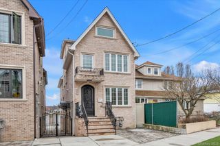 717 College Place, College Point, NY 11356