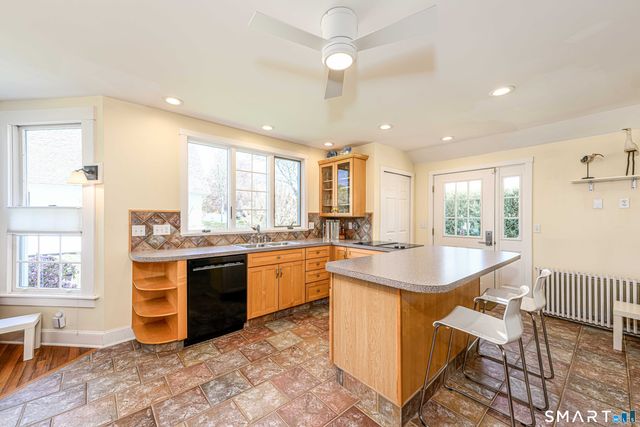 21 Chapel Drive, Branford, CT 06405