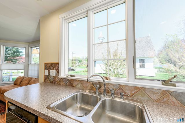 21 Chapel Drive, Branford, CT 06405