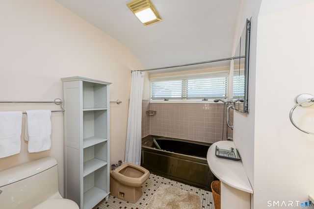 21 Chapel Drive, Branford, CT 06405