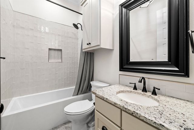 7384 Lake Pointe Cv, Tyler, TX 75703