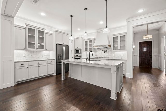 7384 Lake Pointe Cv, Tyler, TX 75703