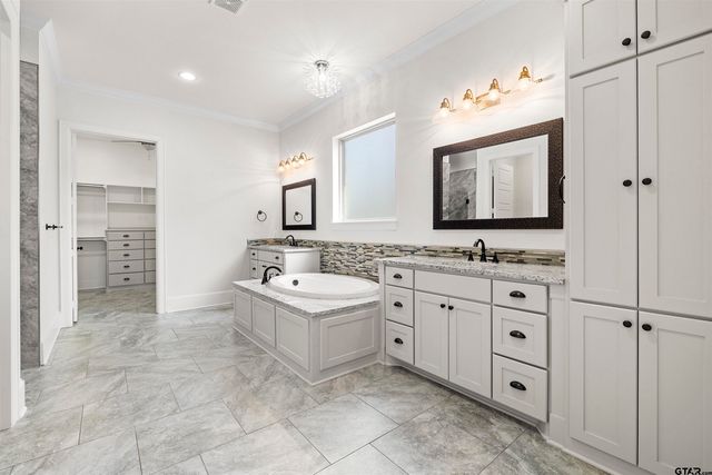 7384 Lake Pointe Cv, Tyler, TX 75703