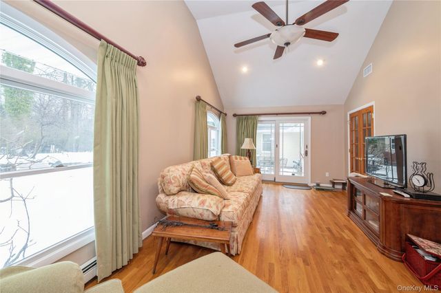 9 Elm Lane NE, Stony Brook, NY 11790