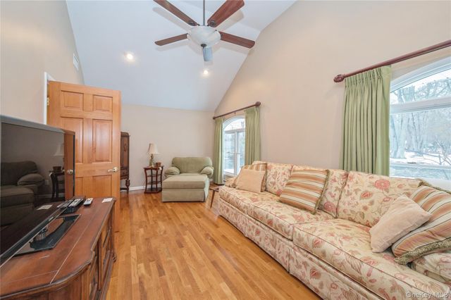 9 Elm Lane NE, Stony Brook, NY 11790