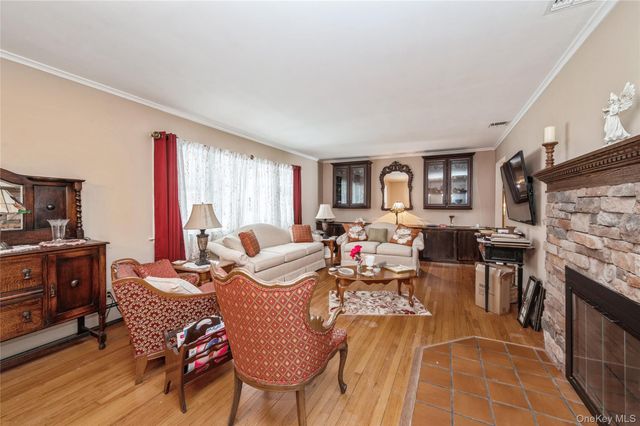 9 Elm Lane NE, Stony Brook, NY 11790