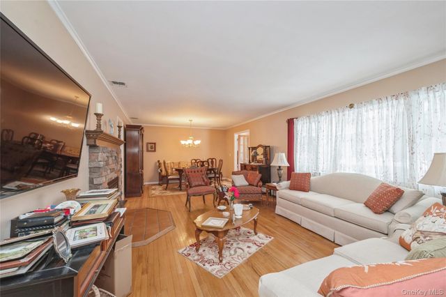 9 Elm Lane NE, Stony Brook, NY 11790