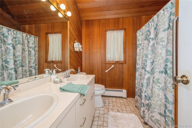 9 Elm Lane NE, Stony Brook, NY 11790