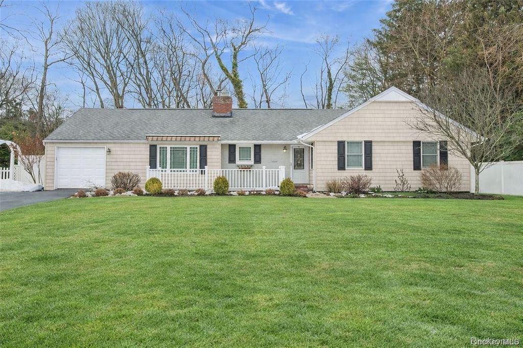 9 Elm Lane NE, Stony Brook, NY 11790