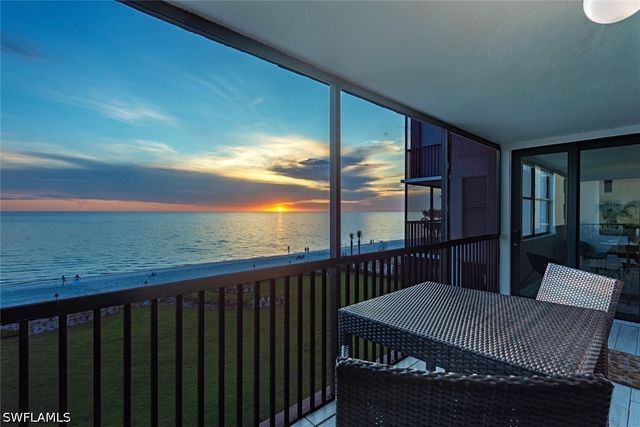 9375 GULF SHORE DR 402, Naples, FL 34108