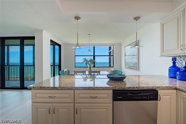 9375 GULF SHORE DR 402, Naples, FL 34108