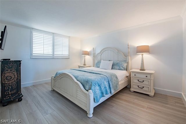 9375 GULF SHORE DR 402, Naples, FL 34108