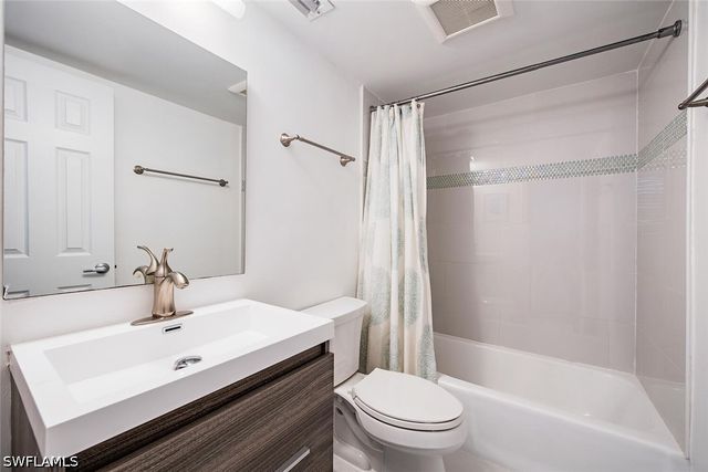 9375 GULF SHORE DR 402, Naples, FL 34108