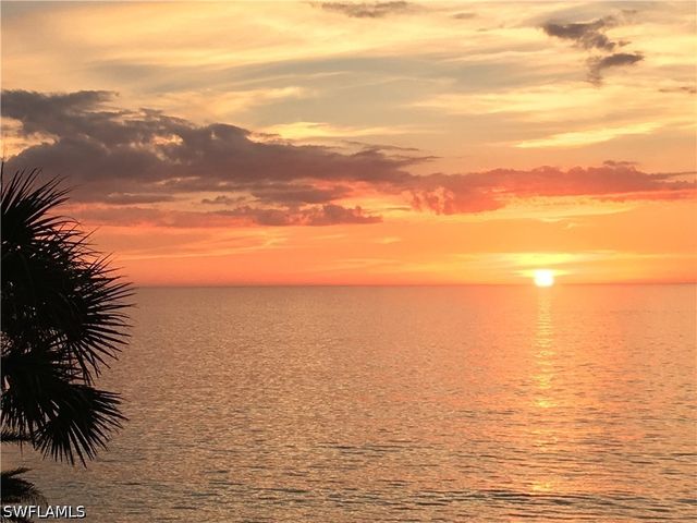 9375 GULF SHORE DR 402, Naples, FL 34108