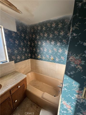 17545 Community Street, Northridge, CA 91325