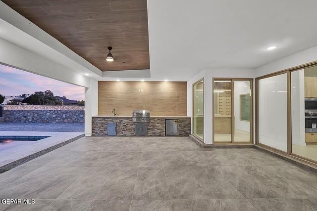 820 West Gate Drive, El Paso, TX 79932