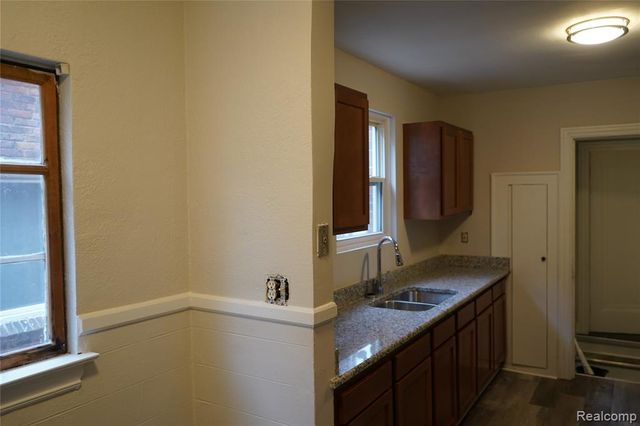 7010 Thatcher Street, Detroit, MI 48221