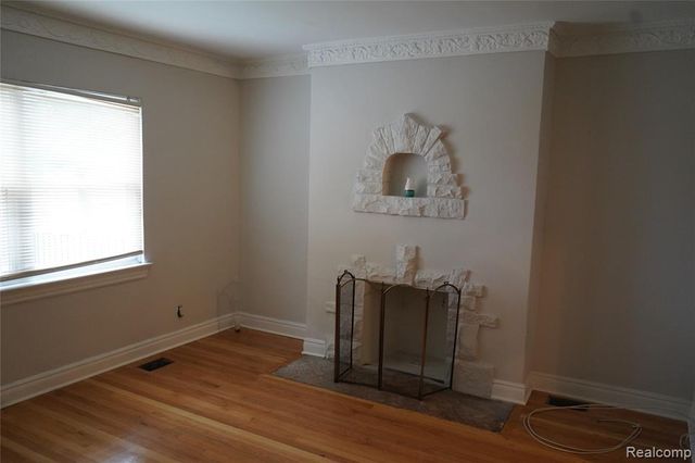 7010 Thatcher Street, Detroit, MI 48221