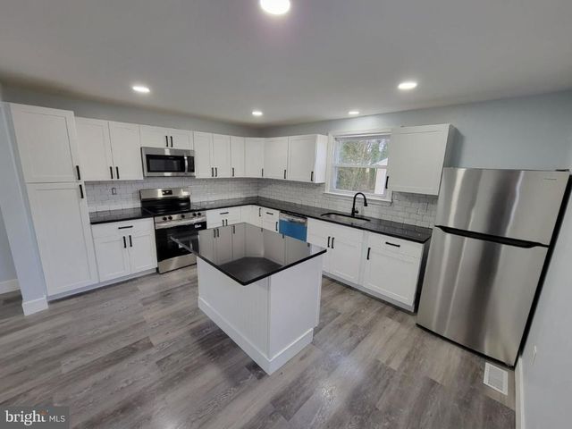 732 BROADWAY, Vineland, NJ 08360