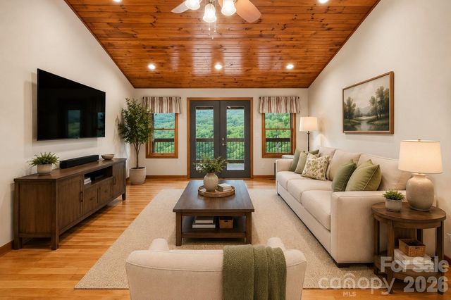 168 Barefoot Cove, Burnsville, NC 28714