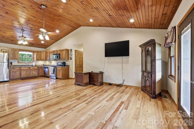 168 Barefoot Cove, Burnsville, NC 28714