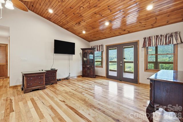 168 Barefoot Cove, Burnsville, NC 28714