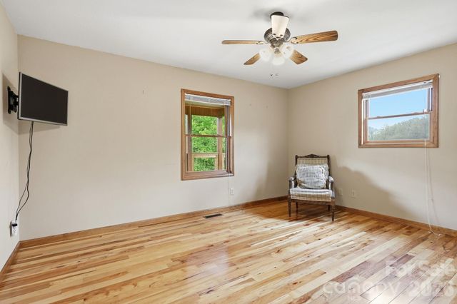 168 Barefoot Cove, Burnsville, NC 28714