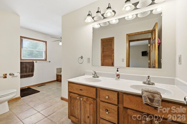168 Barefoot Cove, Burnsville, NC 28714