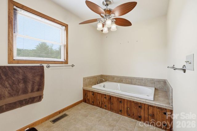 168 Barefoot Cove, Burnsville, NC 28714