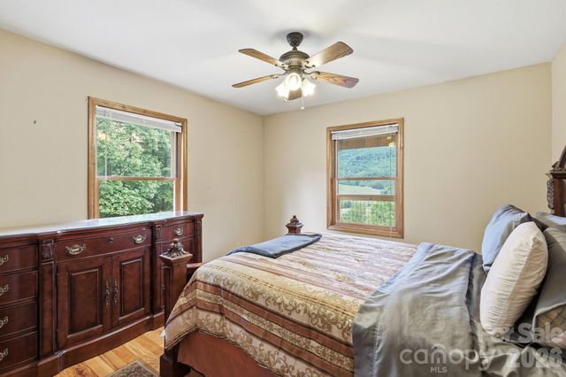 168 Barefoot Cove, Burnsville, NC 28714