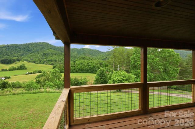 168 Barefoot Cove, Burnsville, NC 28714