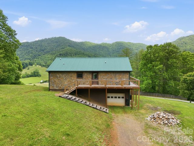 168 Barefoot Cove, Burnsville, NC 28714