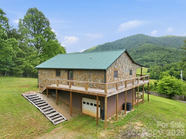 168 Barefoot Cove, Burnsville, NC 28714