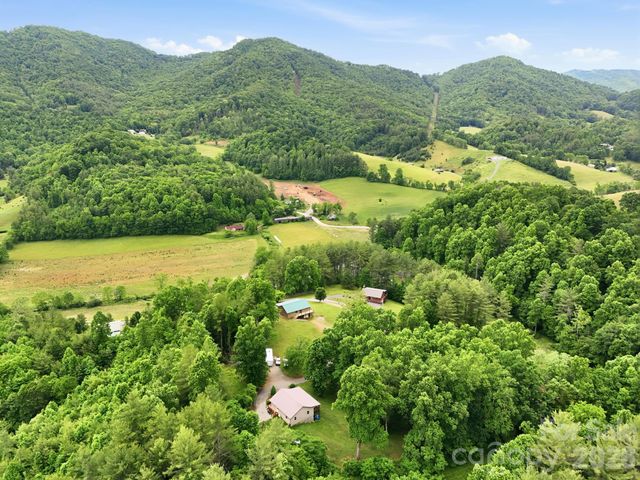 168 Barefoot Cove, Burnsville, NC 28714