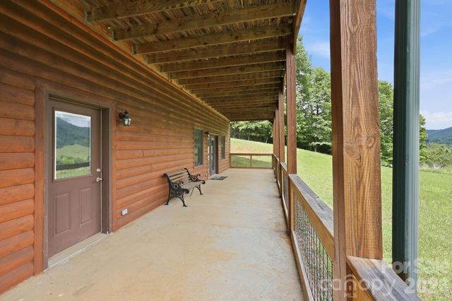 168 Barefoot Cove, Burnsville, NC 28714