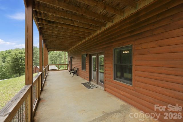 168 Barefoot Cove, Burnsville, NC 28714