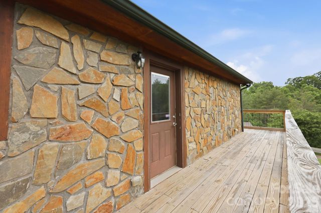 168 Barefoot Cove, Burnsville, NC 28714