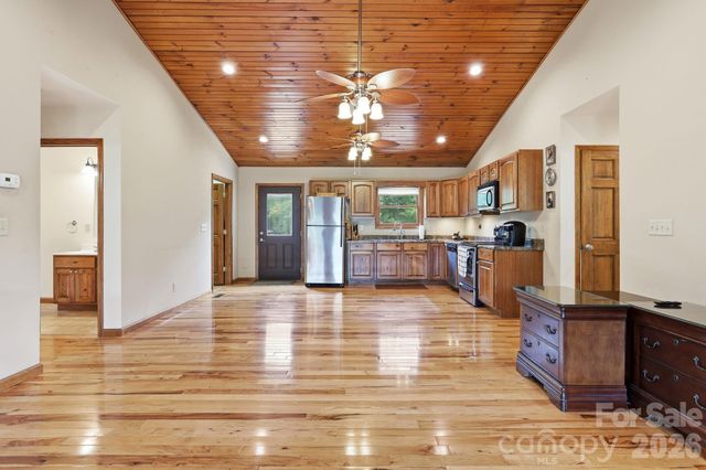 168 Barefoot Cove, Burnsville, NC 28714