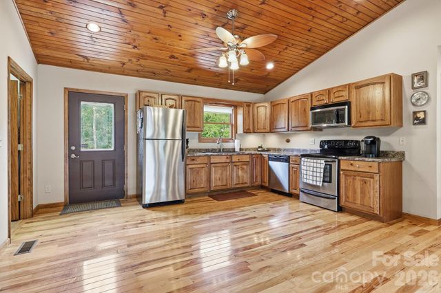 168 Barefoot Cove, Burnsville, NC 28714