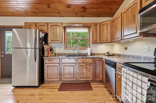 168 Barefoot Cove, Burnsville, NC 28714