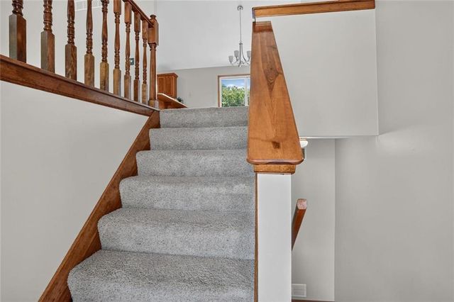 6405 N Amoret Avenue, Kansas City, MO 64151
