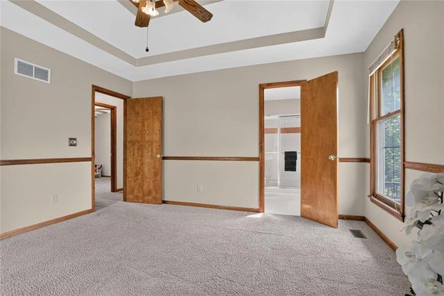 6405 N Amoret Avenue, Kansas City, MO 64151