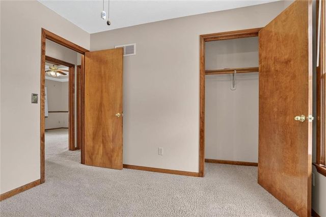 6405 N Amoret Avenue, Kansas City, MO 64151