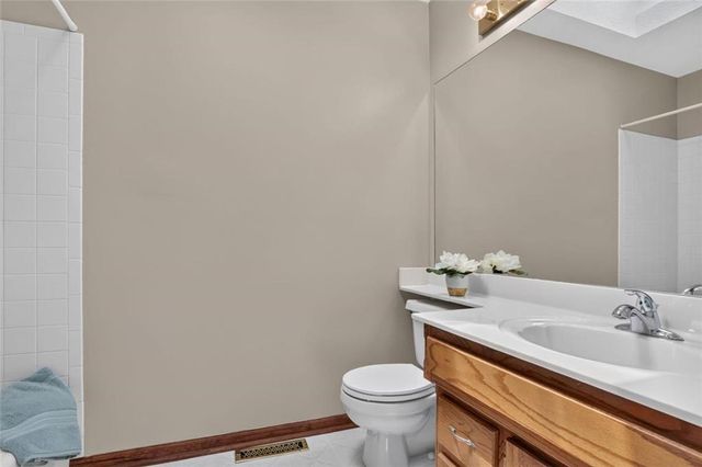 6405 N Amoret Avenue, Kansas City, MO 64151