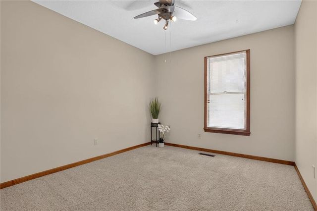 6405 N Amoret Avenue, Kansas City, MO 64151