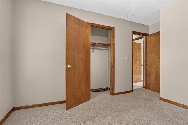 6405 N Amoret Avenue, Kansas City, MO 64151