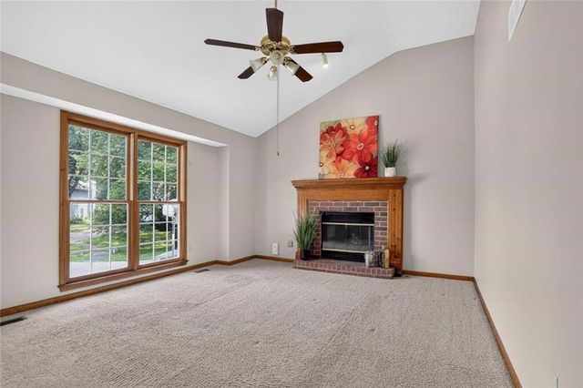 6405 N Amoret Avenue, Kansas City, MO 64151