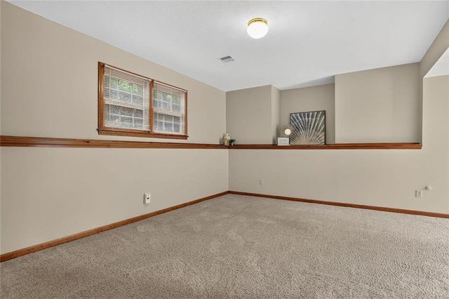 6405 N Amoret Avenue, Kansas City, MO 64151