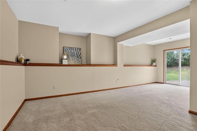 6405 N Amoret Avenue, Kansas City, MO 64151