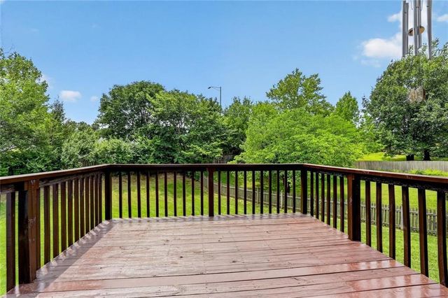6405 N Amoret Avenue, Kansas City, MO 64151